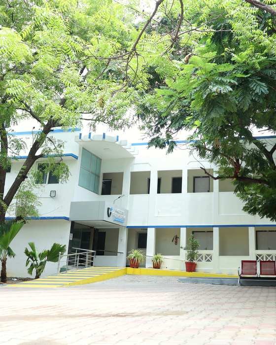 மர நிழலில் சுகபிரியா மருத்துவமனை — Sugapriya Hospital under the trees on Lake View Road, KK Nagar, Madurai