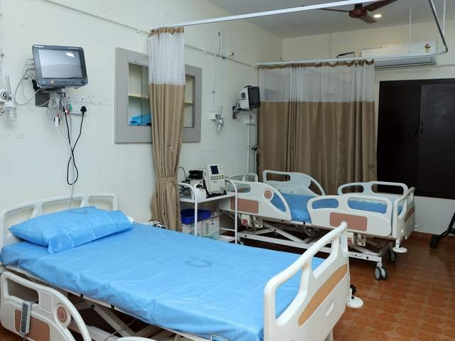ICU படுக்கைகள், monitor — ICU beds with monitors at Sugapriya Hospital