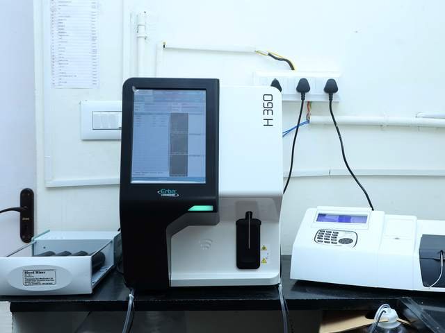 Lab கருவிகள் — Laboratory analysers at Sugapriya Hospital